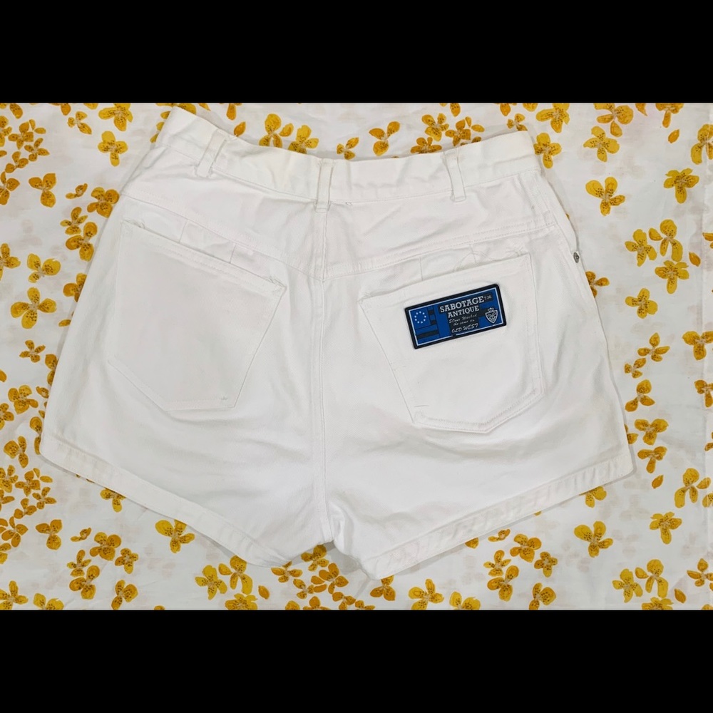 Mom jeans style high waisted white shorts